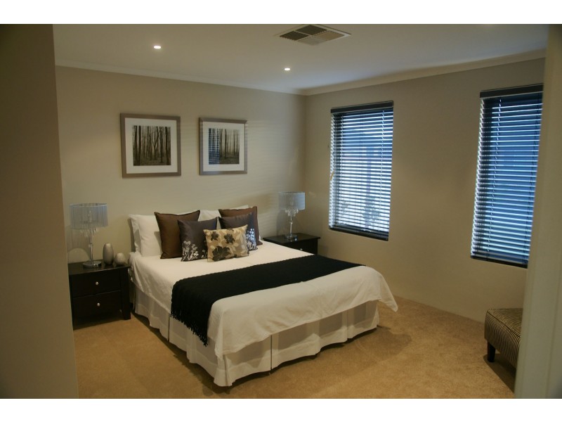 11 CANOPUS LOOP, Hammond Park WA 6164