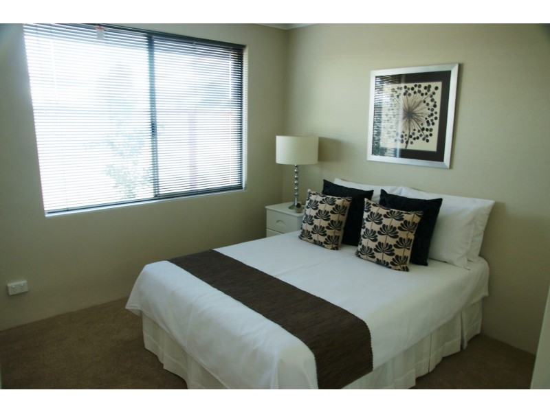 11 CANOPUS LOOP, Hammond Park WA 6164