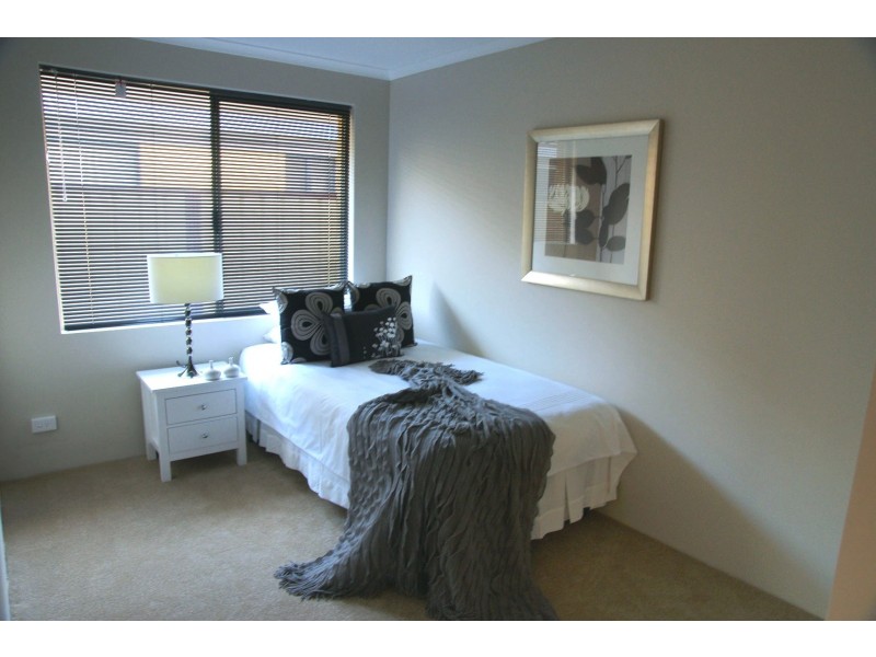 11 CANOPUS LOOP, Hammond Park WA 6164