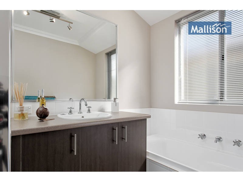 10 Pallarup Brace, Munster WA 6166