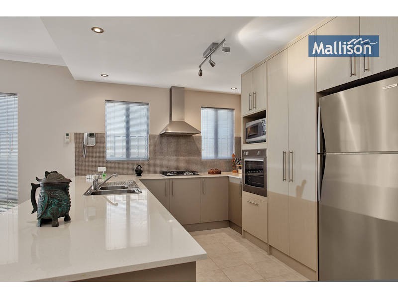 10 Pallarup Brace, Munster WA 6166