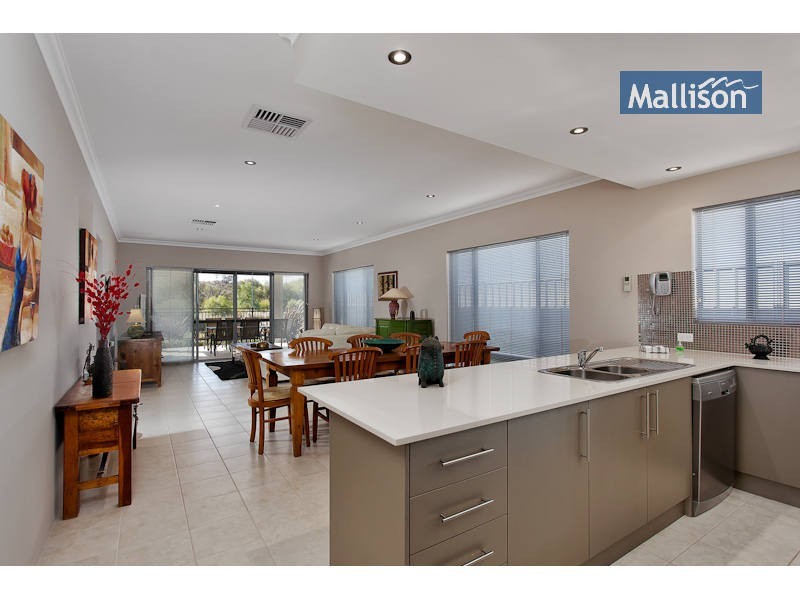 10 Pallarup Brace, Munster WA 6166