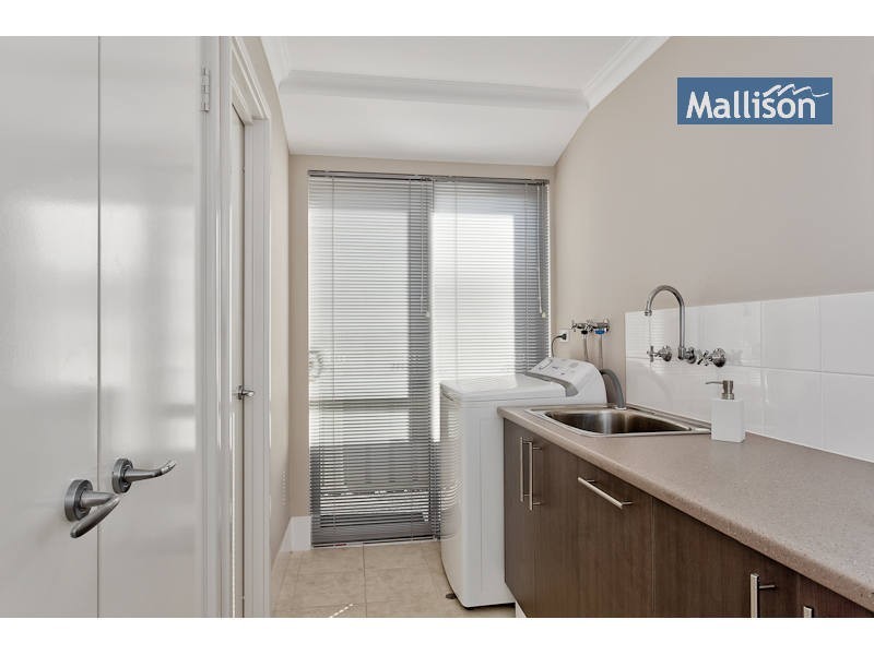 10 Pallarup Brace, Munster WA 6166