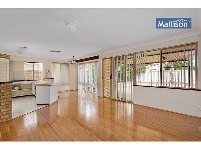 156 Forest Lakes Drive, Thornlie WA 6108