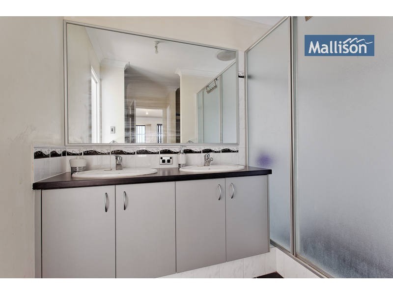 12 Mohan Loop, Hammond Park WA 6164