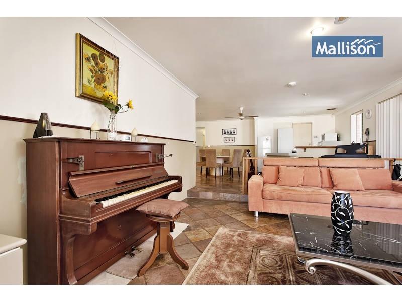 4 McCubbin Loop, Seville Grove WA 6112