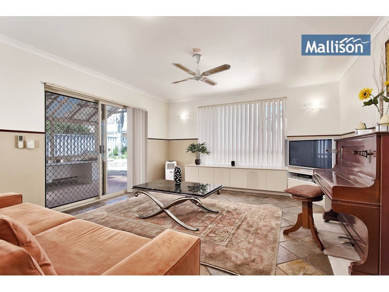 4 McCubbin Loop, Seville Grove WA 6112