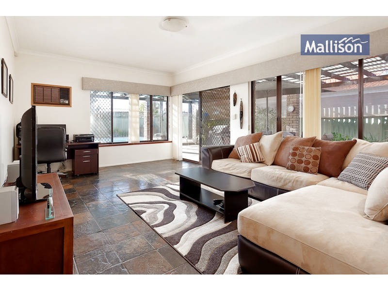 12 Empire Way, Thornlie WA 6108