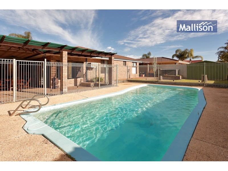 12 Empire Way, Thornlie WA 6108