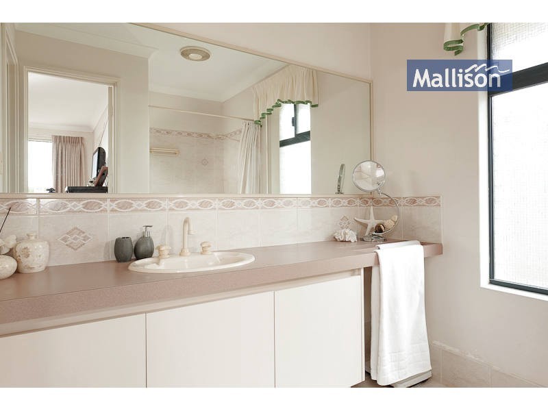 14 Sugarwood Drive, Thornlie WA 6108