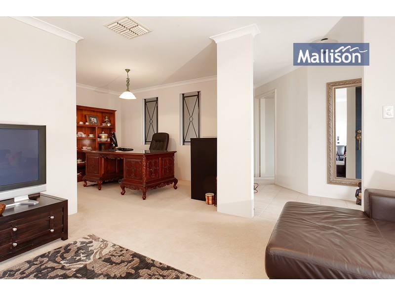 14 Sugarwood Drive, Thornlie WA 6108