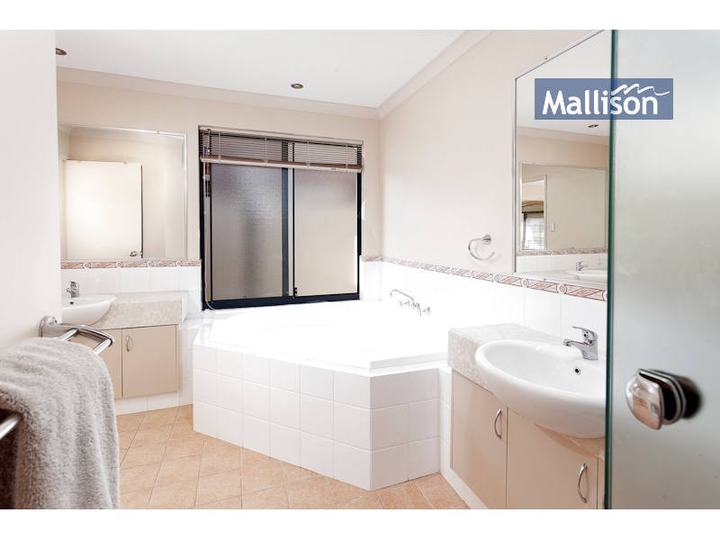 33 Macquarie Boulevard, Hammond Park WA 6164