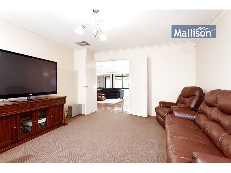 33 Macquarie Boulevard, Hammond Park WA 6164