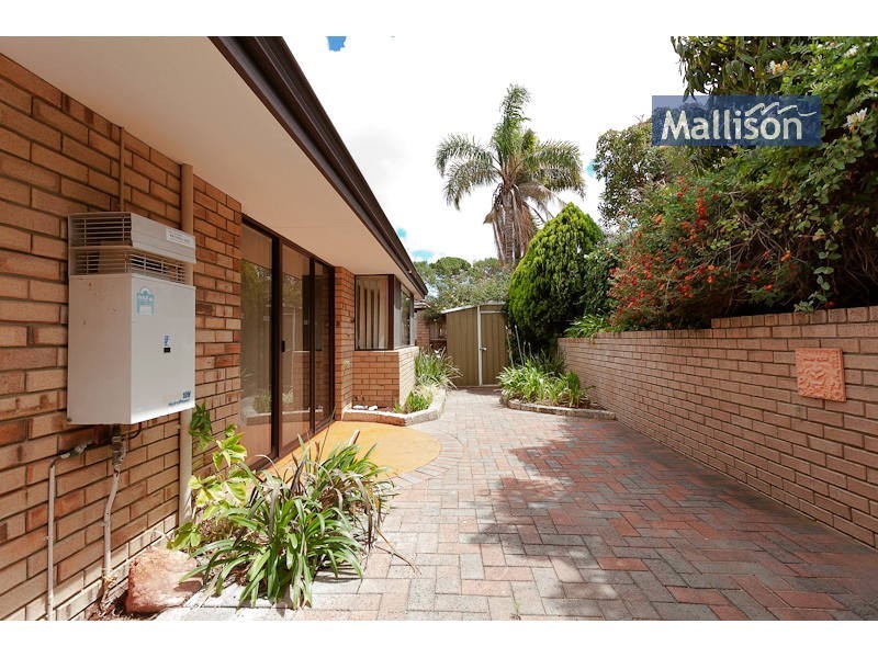 8B Kitchener Road, Melville WA 6156