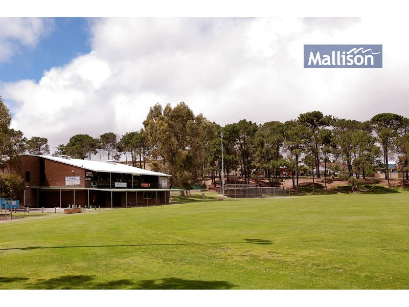 8B Kitchener Road, Melville WA 6156