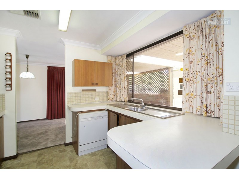 16 Burslem Drive, Thornlie WA 6108