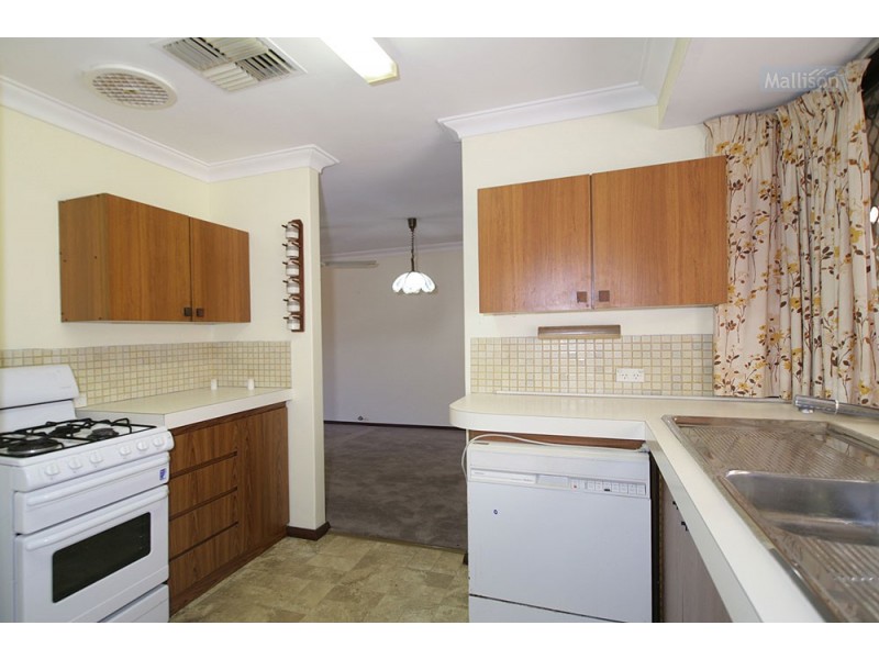 16 Burslem Drive, Thornlie WA 6108