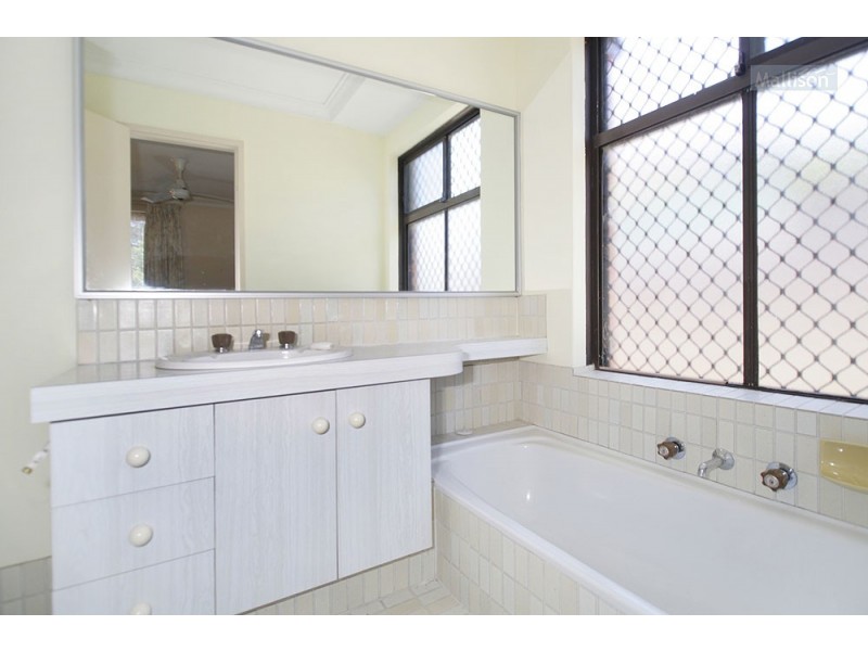 16 Burslem Drive, Thornlie WA 6108