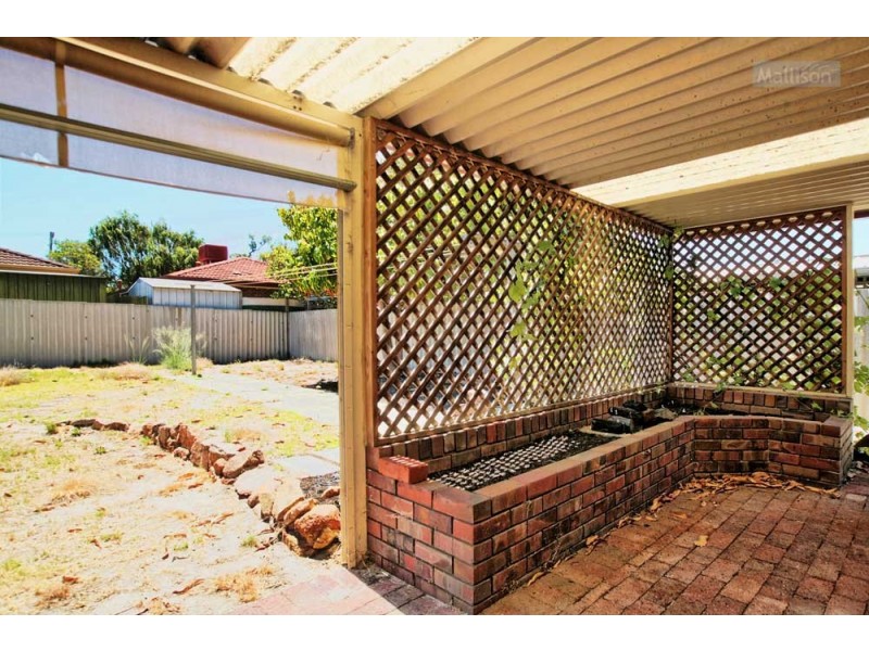 16 Burslem Drive, Thornlie WA 6108