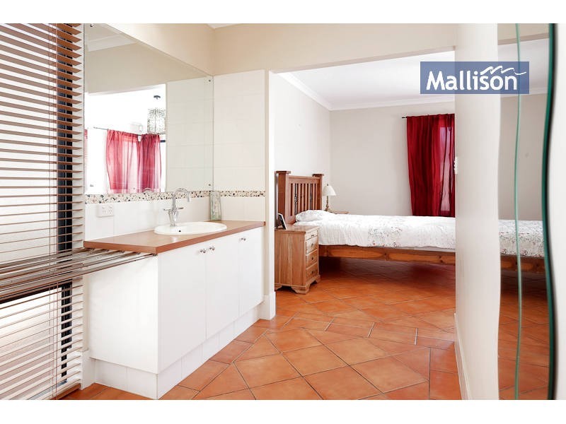 8 Namoi Street, Hammond Park WA 6164