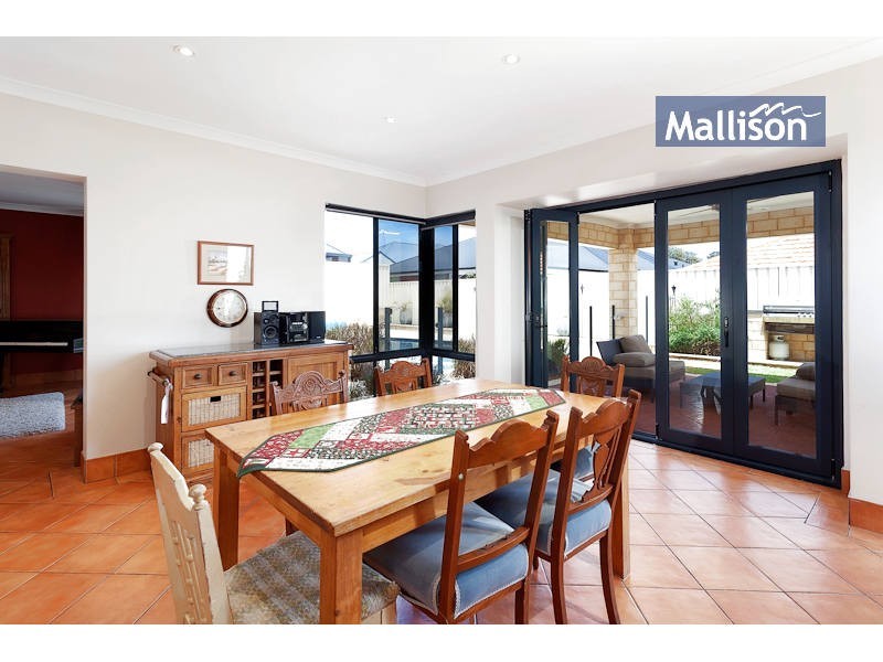 8 Namoi Street, Hammond Park WA 6164