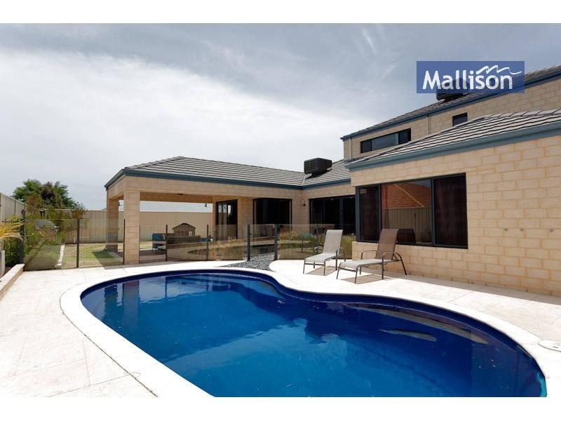 8 Namoi Street, Hammond Park WA 6164