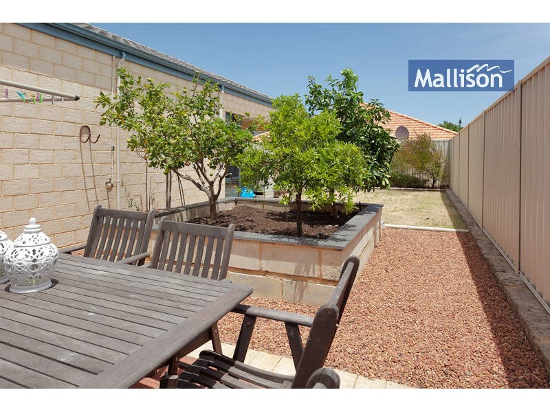 8 Namoi Street, Hammond Park WA 6164