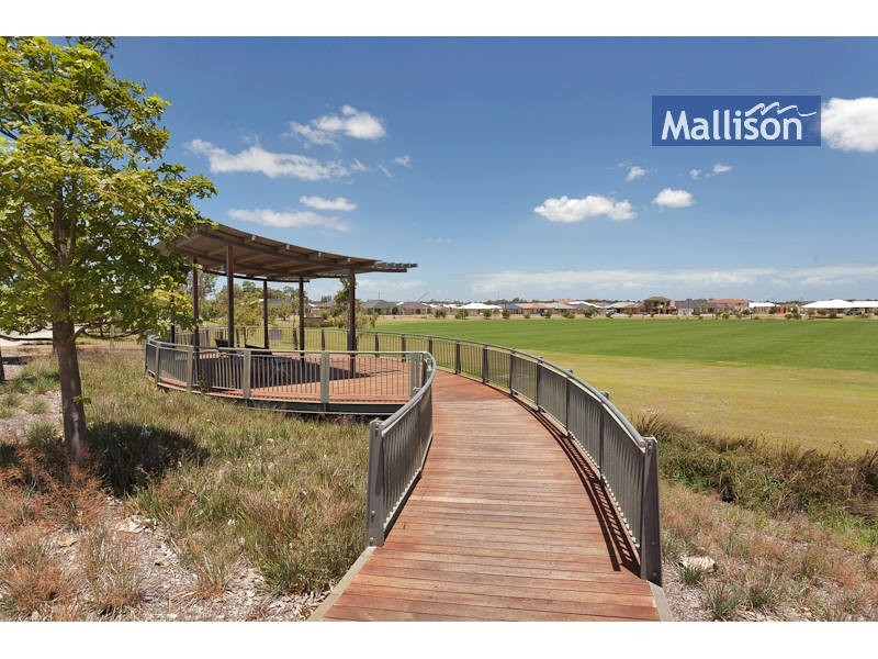 8 Namoi Street, Hammond Park WA 6164