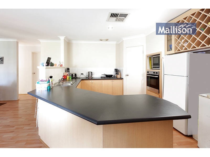 6 Waxberry Gardens, Canning Vale WA 6155