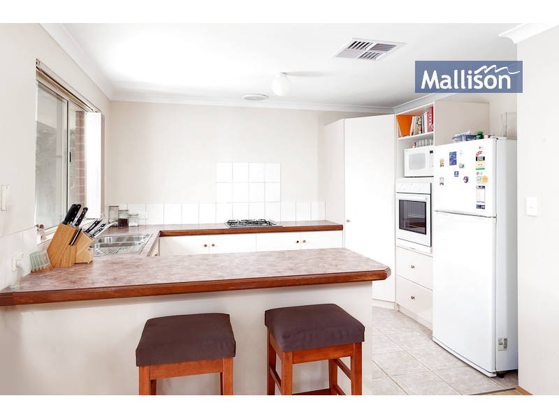 17 Marshwood Retreat, Bibra Lake WA 6163