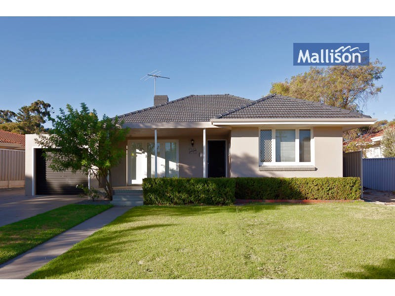 28 Halse Crescent, Melville WA 6156