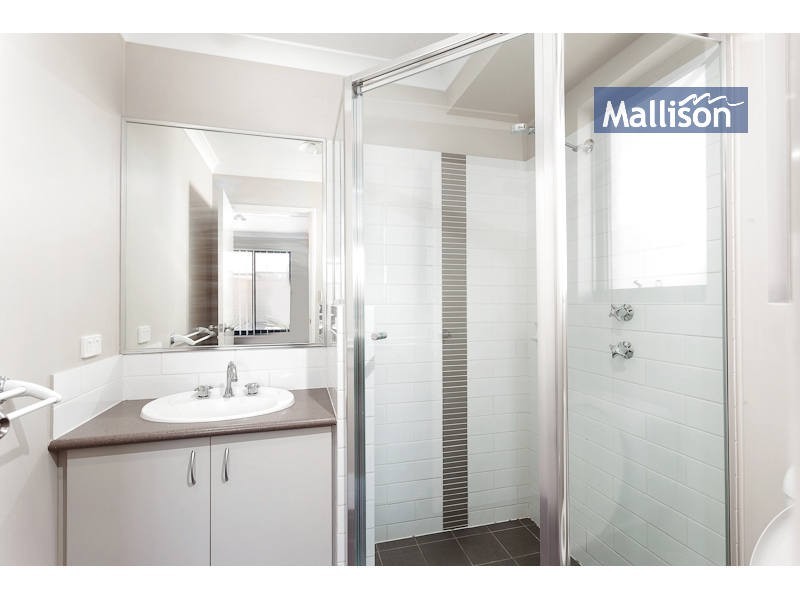 16/11 Hazlett Way, Canning Vale WA 6155