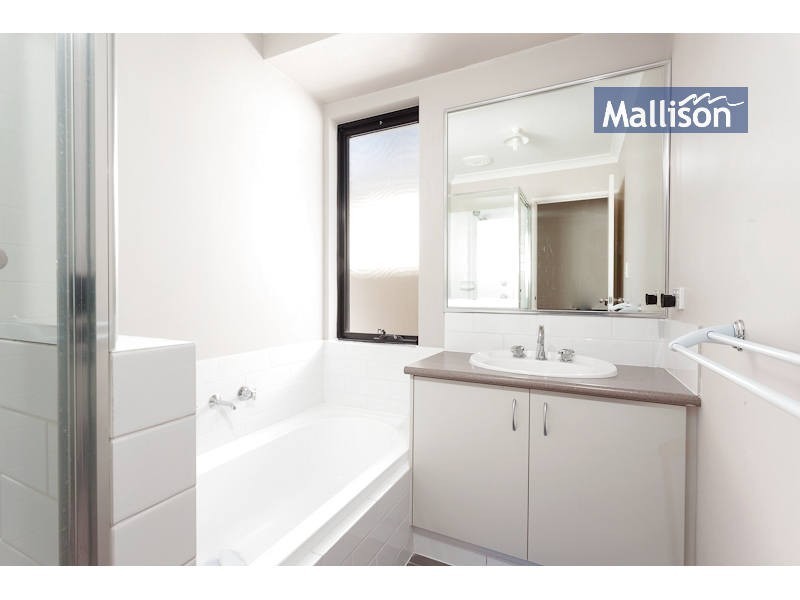 16/11 Hazlett Way, Canning Vale WA 6155