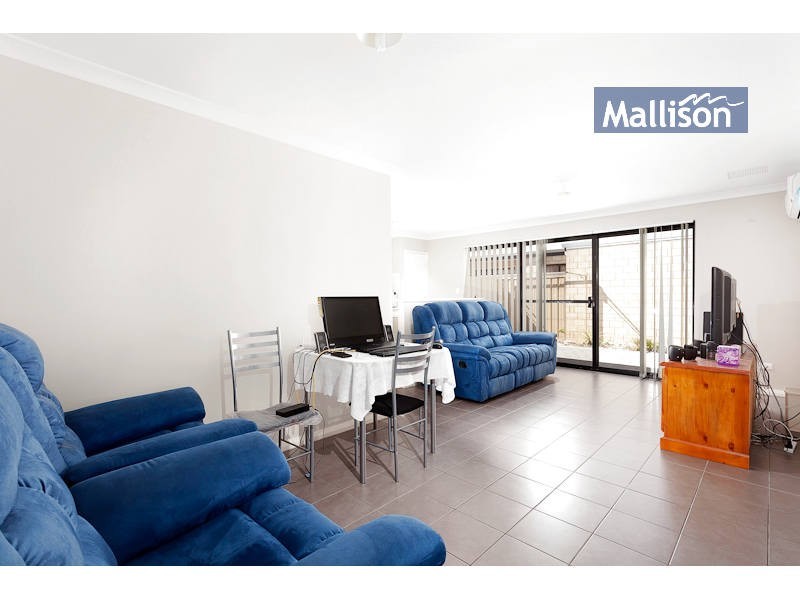 16/11 Hazlett Way, Canning Vale WA 6155