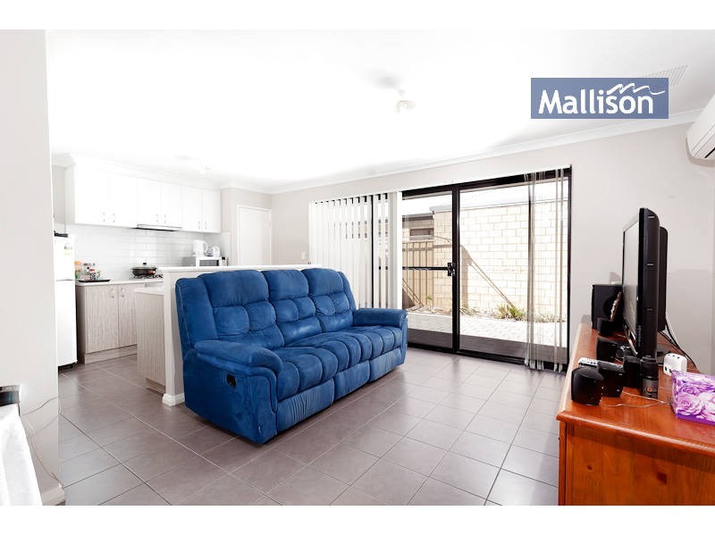 16/11 Hazlett Way, Canning Vale WA 6155