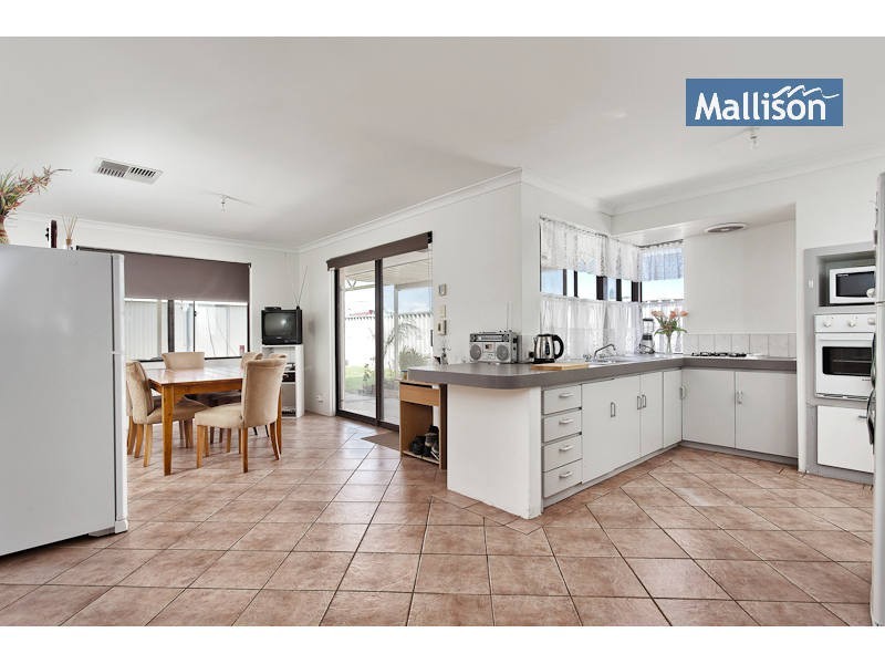 8 Flowerwood Way, Huntingdale WA 6110