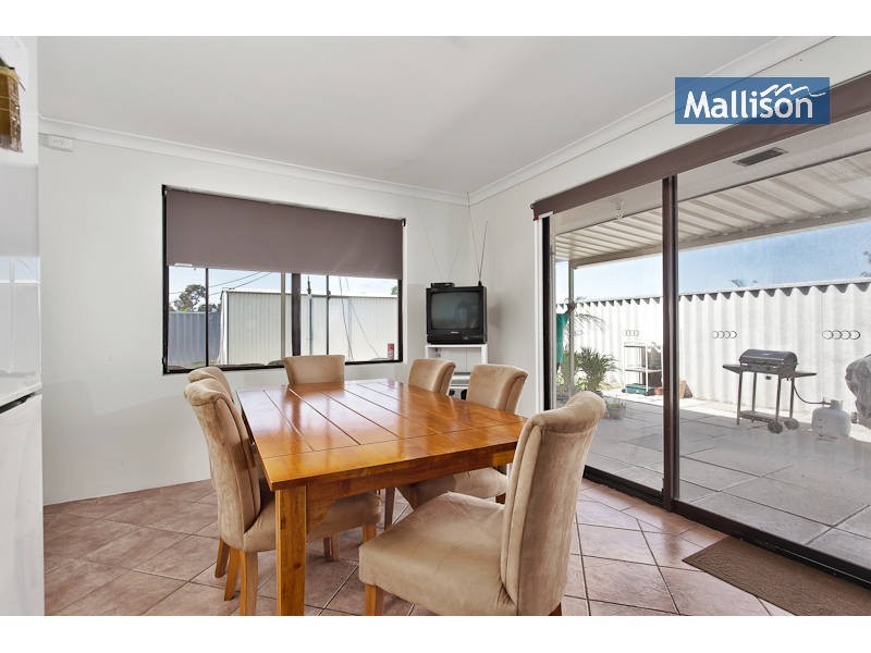 8 Flowerwood Way, Huntingdale WA 6110