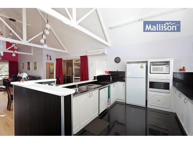 8 Foreshore Place, Gosnells WA 6110