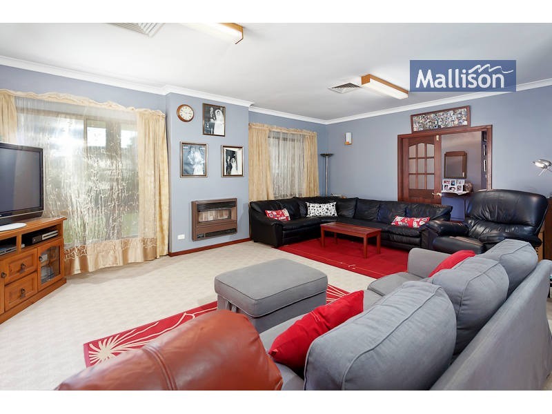 2 Merrifield Circle, Leeming WA 6149