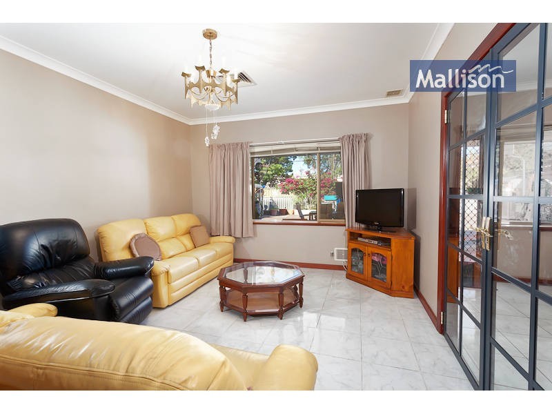 2 Merrifield Circle, Leeming WA 6149