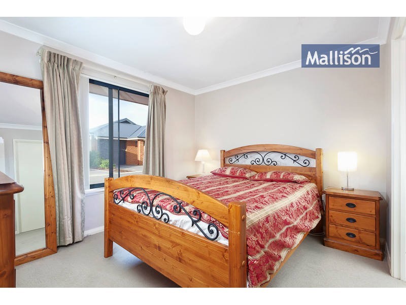 20/11 Hazlett Way, Canning Vale WA 6155