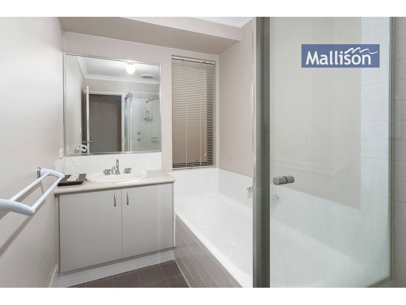 20/11 Hazlett Way, Canning Vale WA 6155