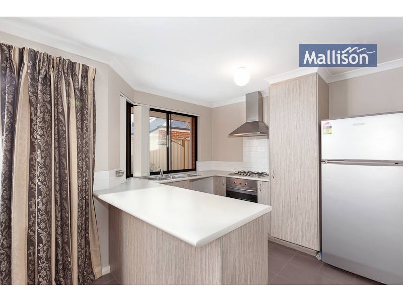 20/11 Hazlett Way, Canning Vale WA 6155