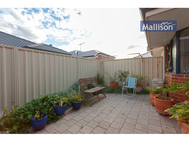 20/11 Hazlett Way, Canning Vale WA 6155