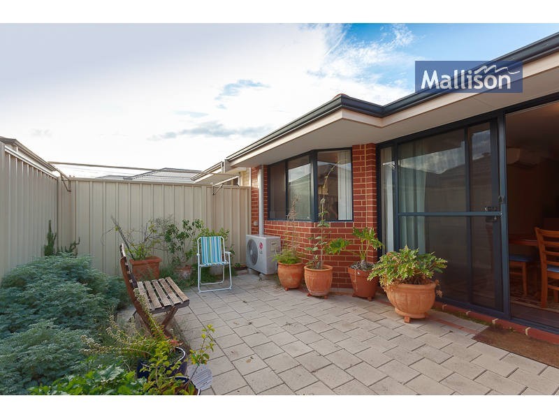 20/11 Hazlett Way, Canning Vale WA 6155
