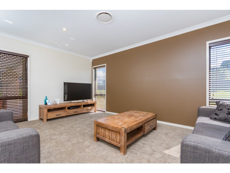 132 Mountaintrack Drive, Wamuran QLD 4512