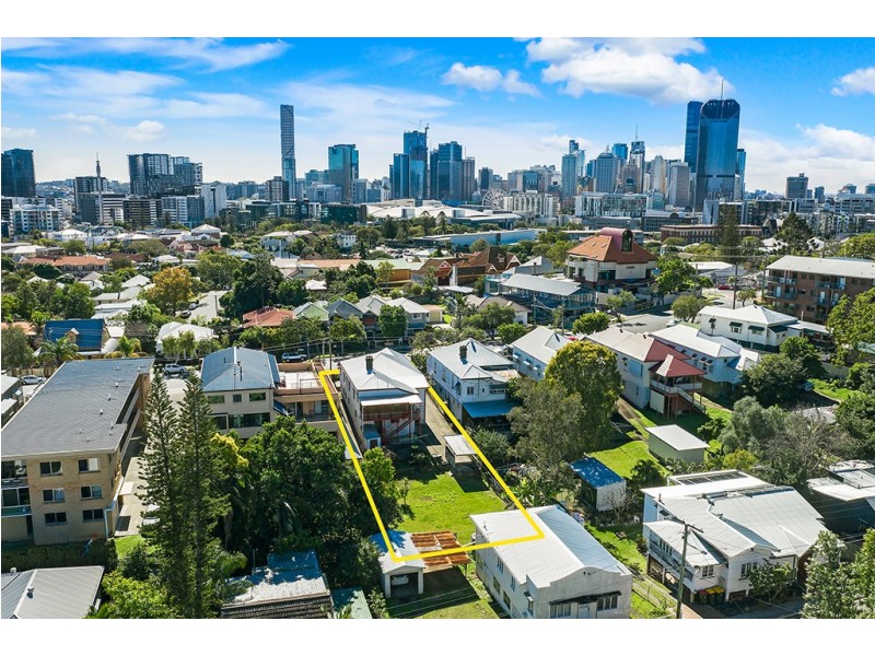 18 Brighton Road, Highgate Hill QLD 4101