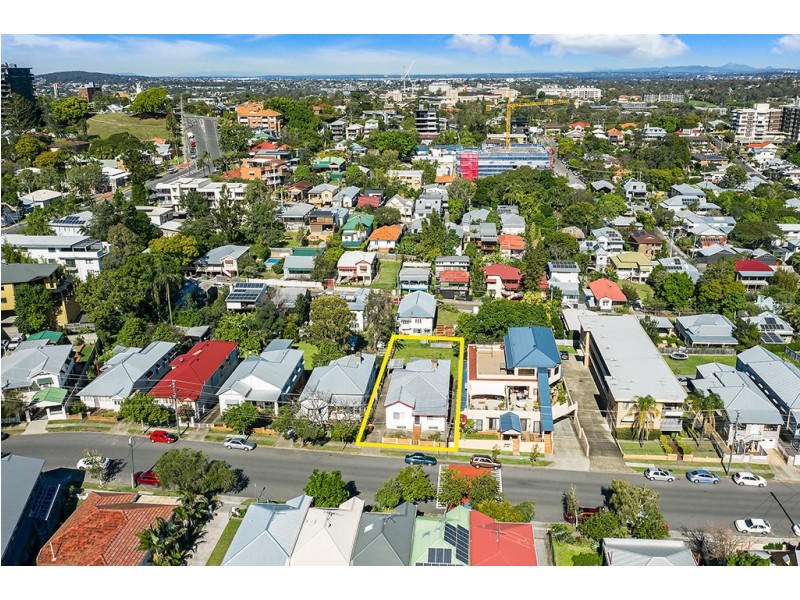 18 Brighton Road, Highgate Hill QLD 4101