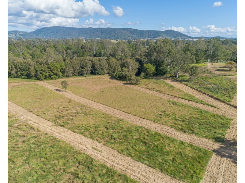 1-5 Durundur Street, Woodford QLD 4514