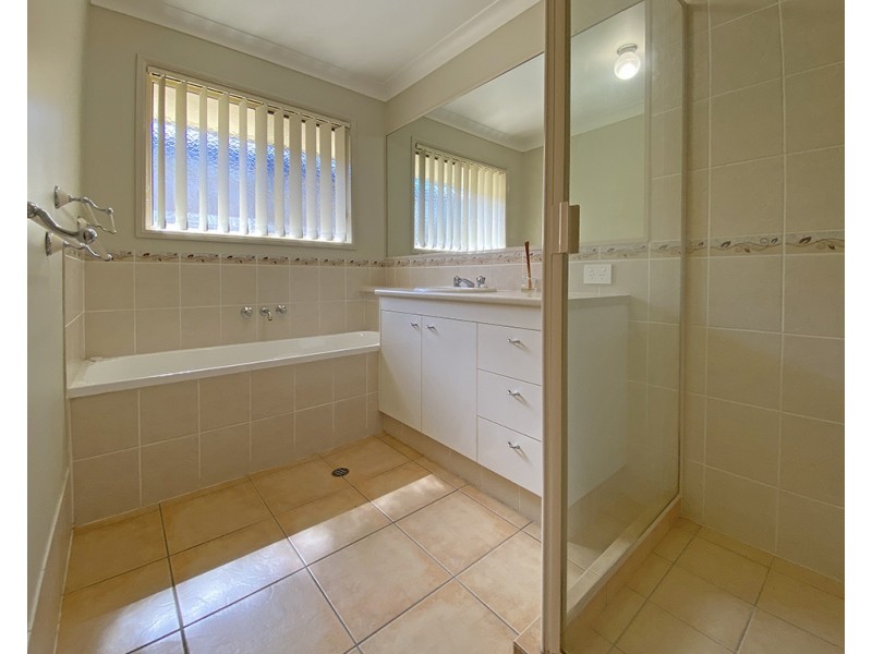 16 Crestridge Crescent, Morayfield QLD 4506